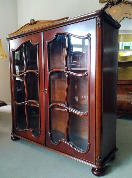 Stylowa witrynka biblioteczka barek