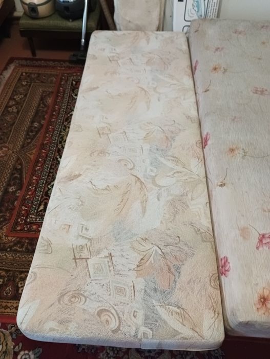 Кровать односпальная. Диван.