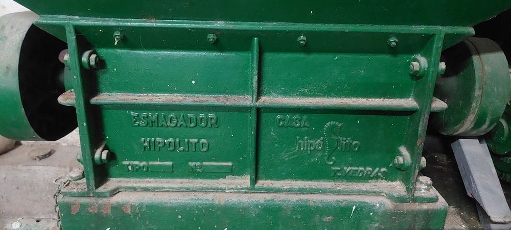 Prensa e esmagador para uvas