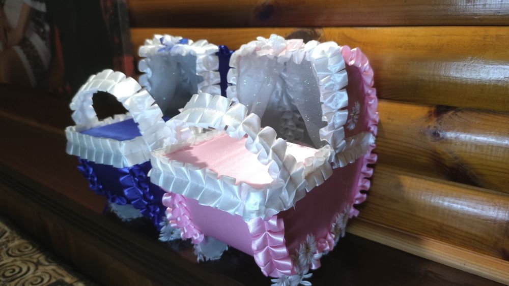 Весільні колиски для збору коштів на хлопчика чи дівчинку