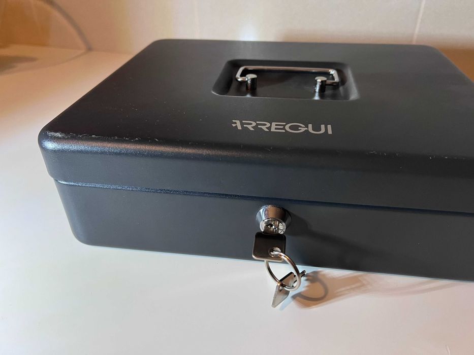 Caixa dinheiro 30cm com tabuleiro p/ moedas + clipes notas (2 chaves)