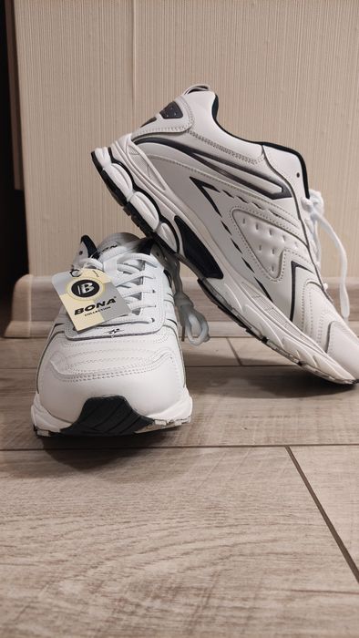 Кросівки BONA 43 розмір, білі