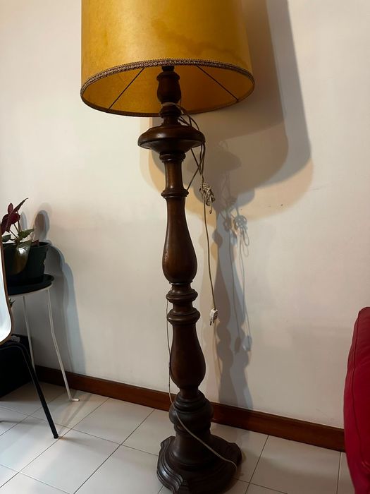 Candeeiro de pé antigo