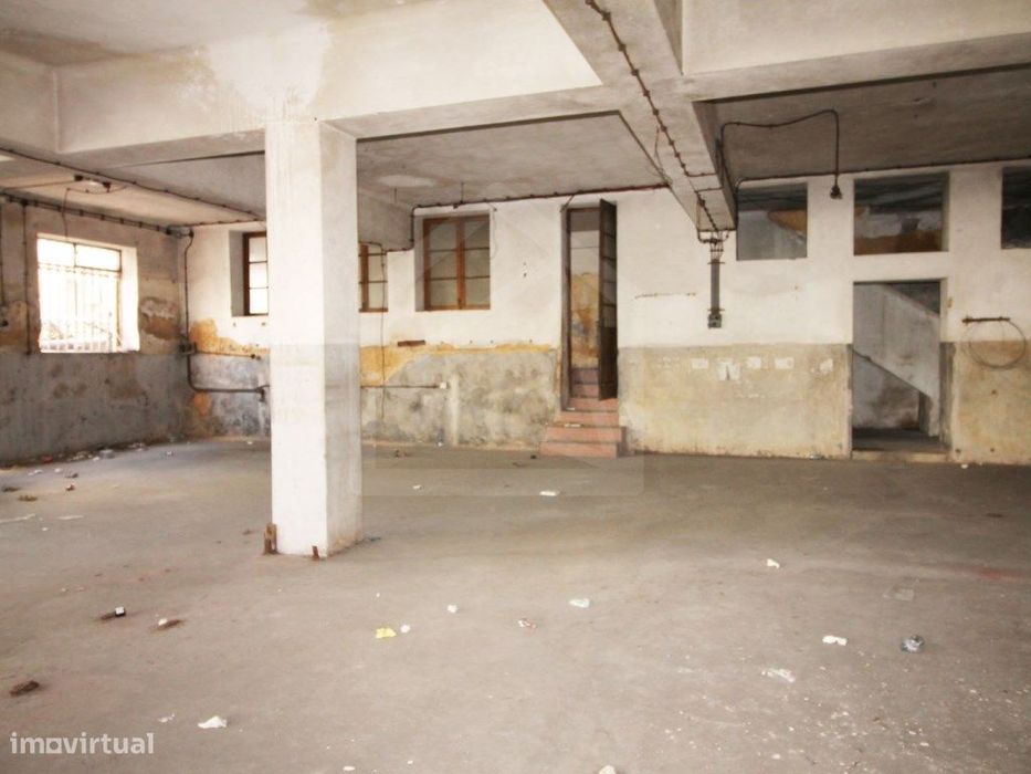 Casa de habitação e comércio em São João da Madeira