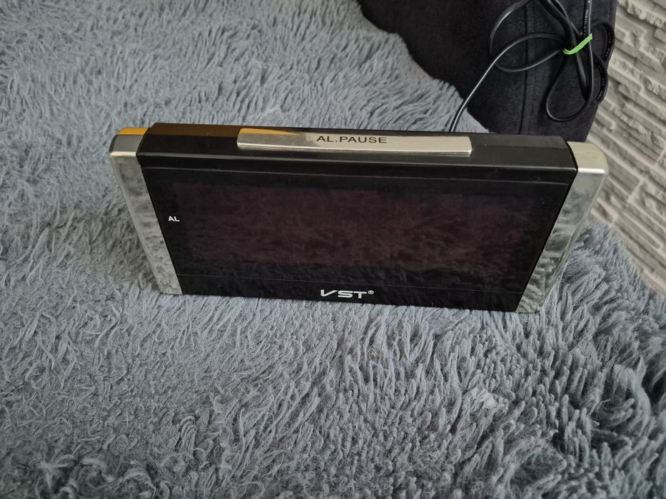 Zegarek led z budzikiem VST