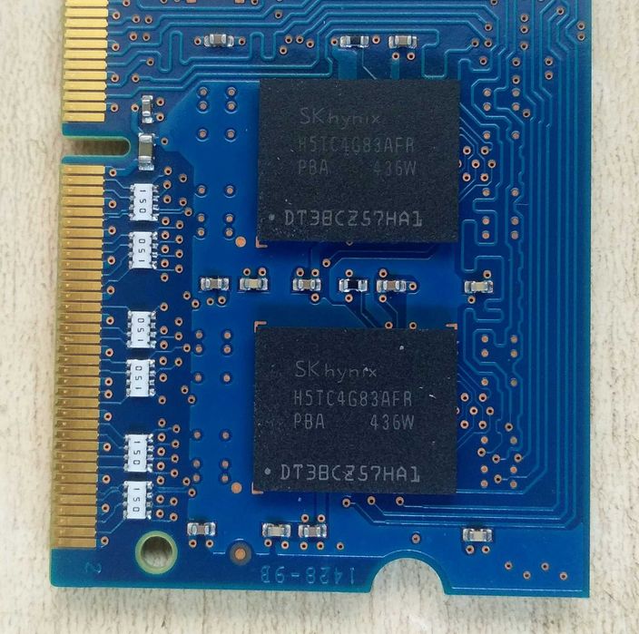 DDR3L 4 Gb (+ DDR333 1 Gb)