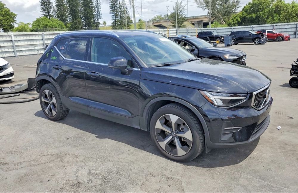 Volvo xc40 вольво 40 двері дверь бамп