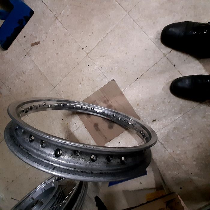 Aro p/roda 18, 3.50/4.00 de 40 furos para mota alemã,  saiu de uma BMW
