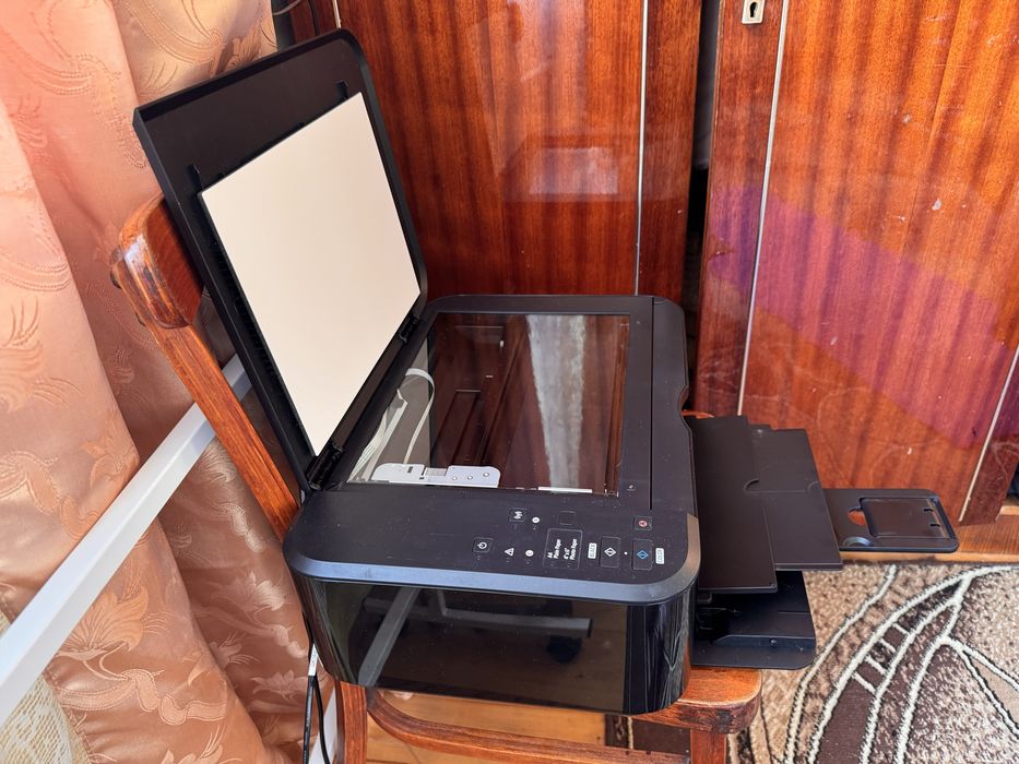 Кольоровий принтер на Wi-Fi та USB Canon