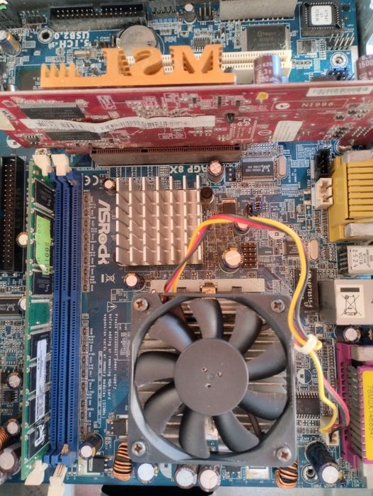Computador torre antigo usado para peças439378045305497602