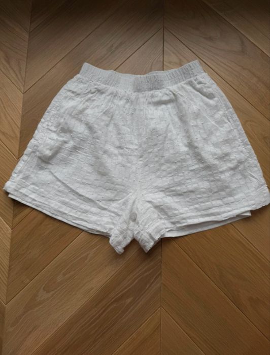 Białe letnie lekkie szorty krótkie bawełniane spodenki