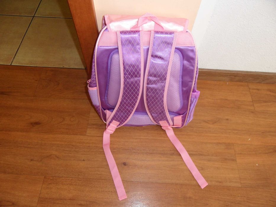 Śliczna świecąca torebka i inne plecaki