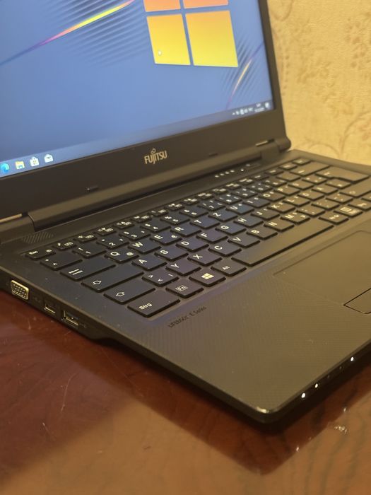 Ноутбук Fujitsu E548 i5 7th SSD 128GB