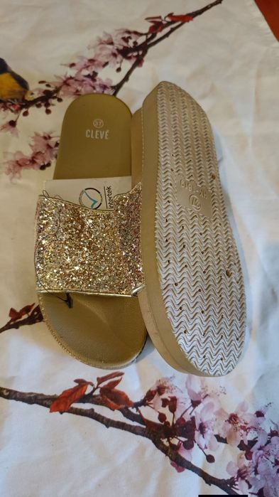 Nowe damskie klapki rozmiar 37