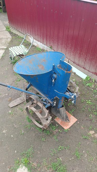 Картоплесаджалка