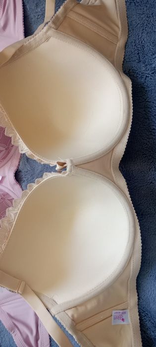 Dwa staniki 95F miękkie z fiszbinami