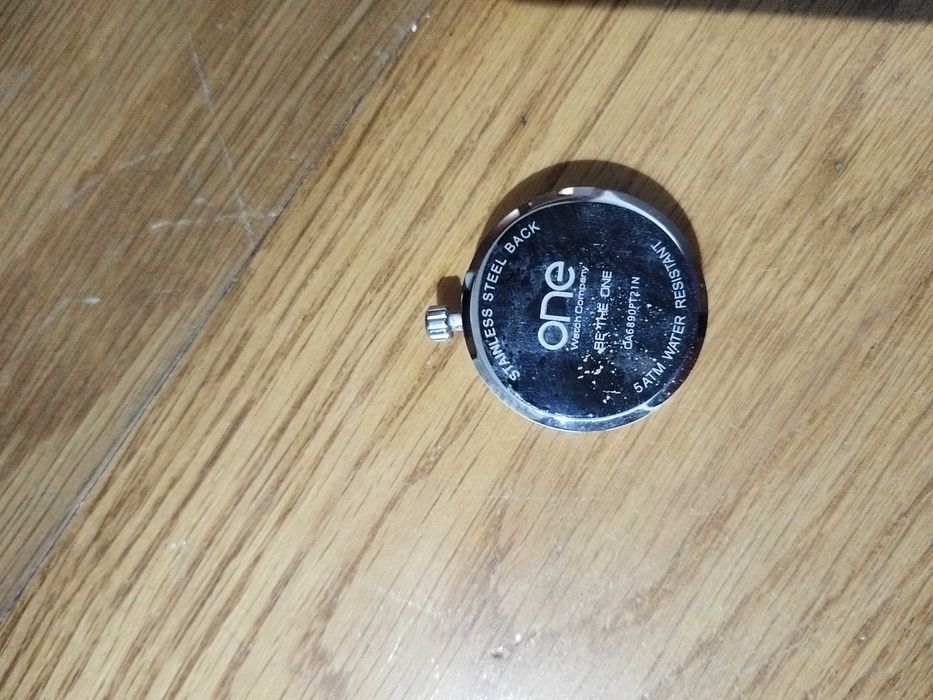 relógio  de pulso one