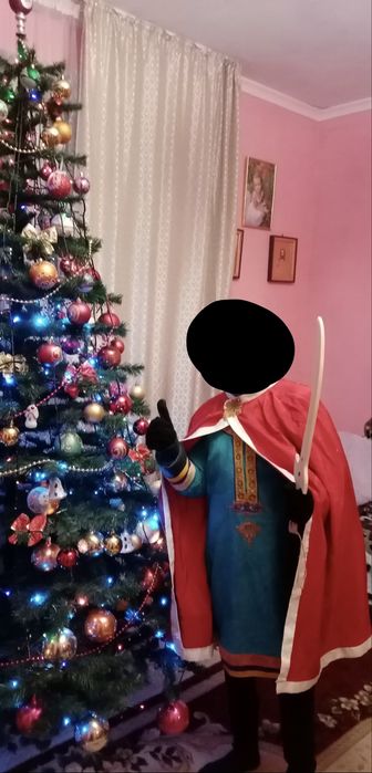 Продам зелену ялинку,висотою 2.50м