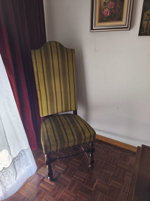 Cadeira de escritório / sala, quarto em veludo em tons de verde, com design elegante e moderno