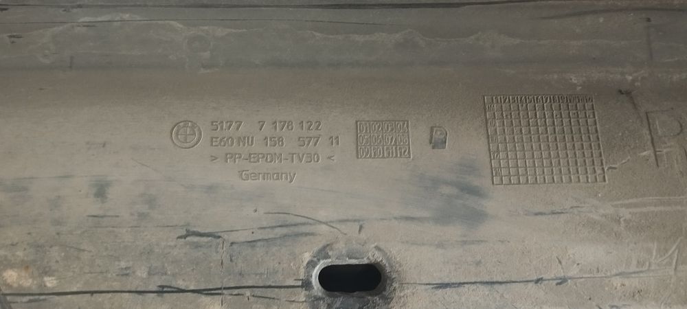 Embaladeira Direita BMW 5 - 51777178122