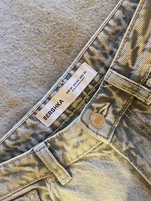 Сірі mom-джинси Bershka