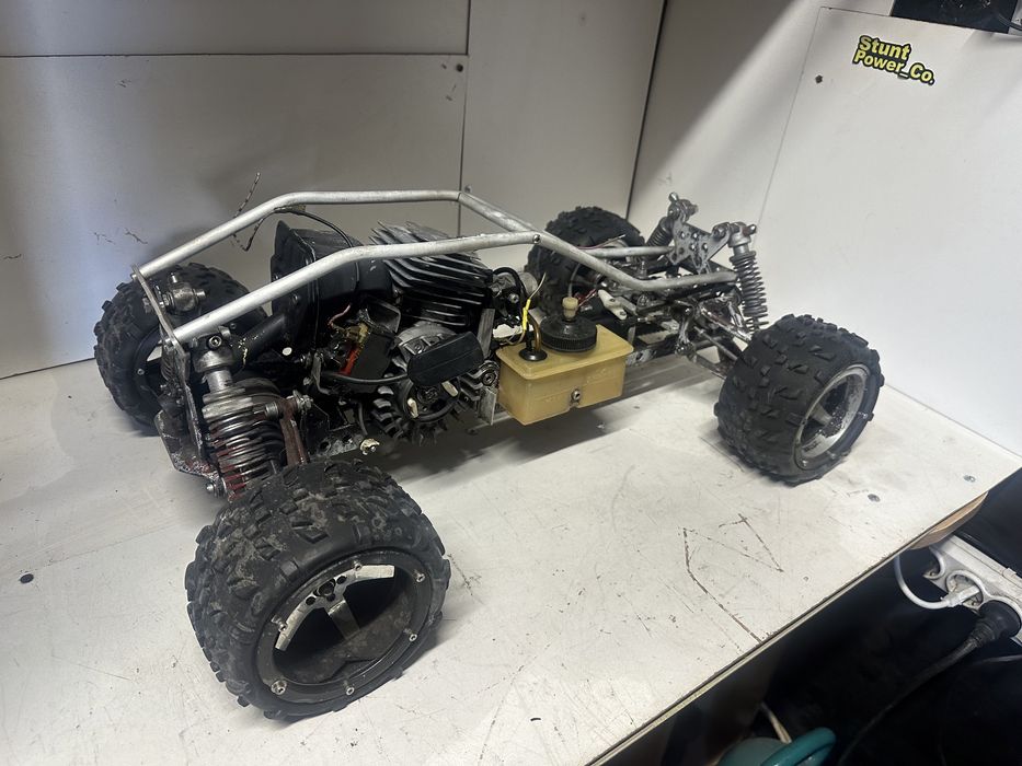 Машинка Rc 1/6 ( на пульті керування  )двс , багги 4х4 traxxes