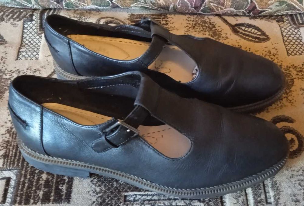 Продам стильні шкіряні туфлі Clarks устілка 25,5 см