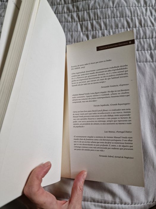 O que nos entra nos livros de António Manuel Venda Editora Ambar