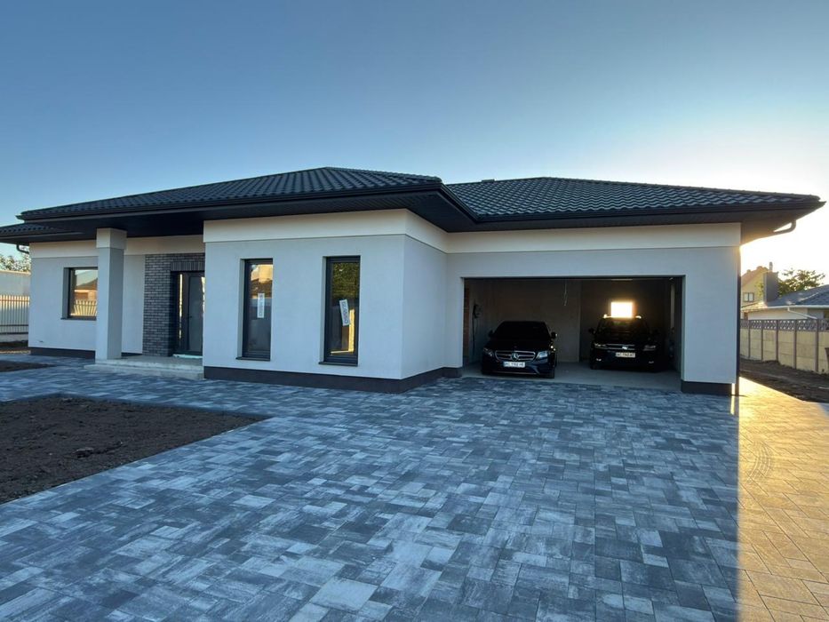 Продам будинок з гаражем на два авто  в селі Боратин