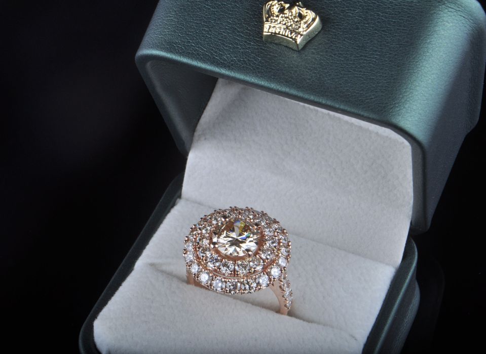 Золотое кольцо с бриллиантом 2ct