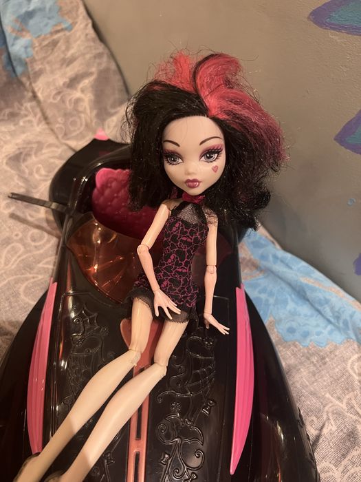 Monster High Draculaura Sweet 1600 z samochodem