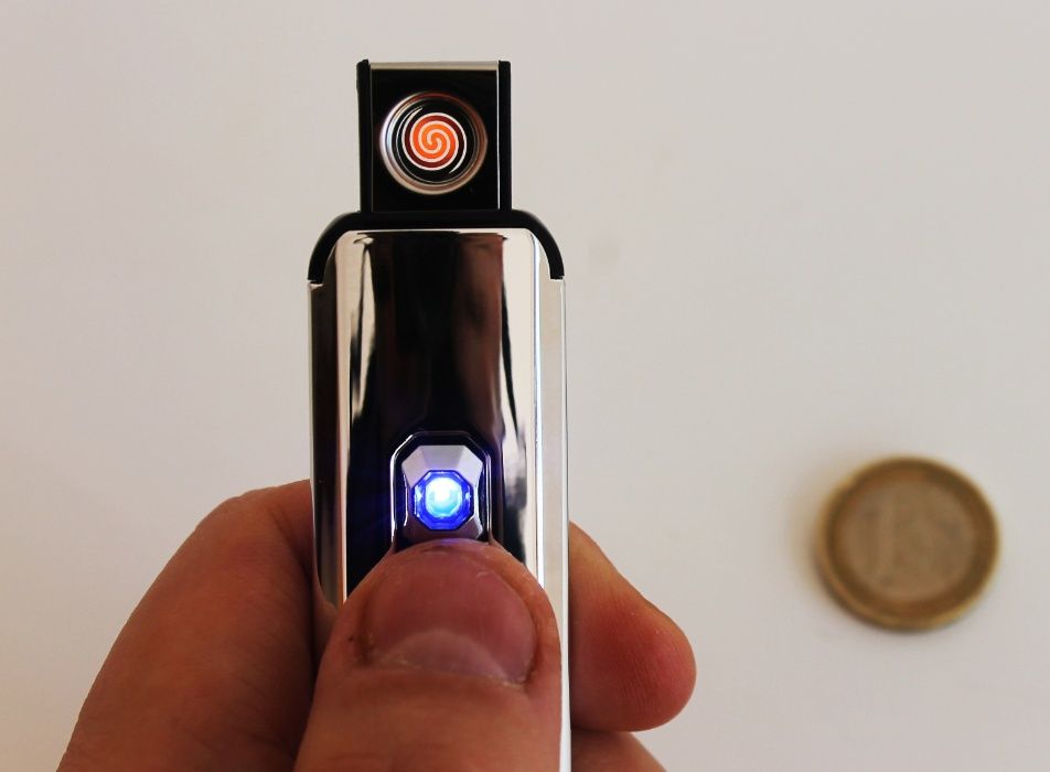 Isqueiro electrónico sem chama à prova de vento recarregável via USB