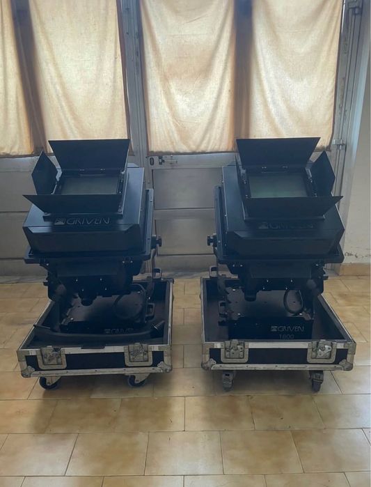2 Projetores Profissionais GRIVEN Kolorado 1800 + Flight Cases