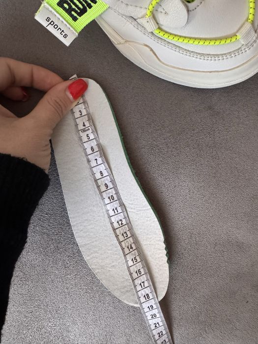 Дитячі кросівки на весну 29 розмір, устілка 18,5 см. Ботинки на весну