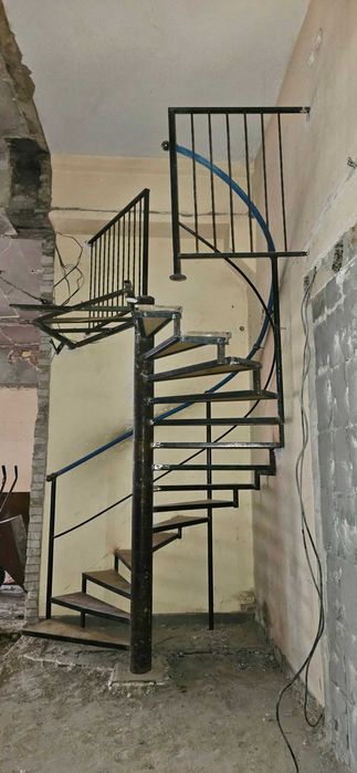 Schody spiralne kręcone przemysłowe/warsztatowe