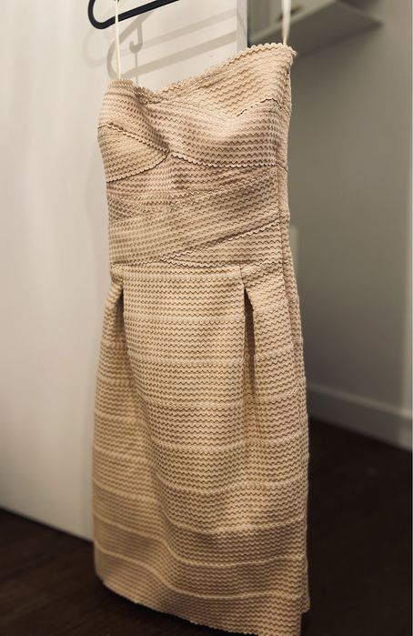 Sukienka bankietowa typu bandażowego złoty kremowa r.S