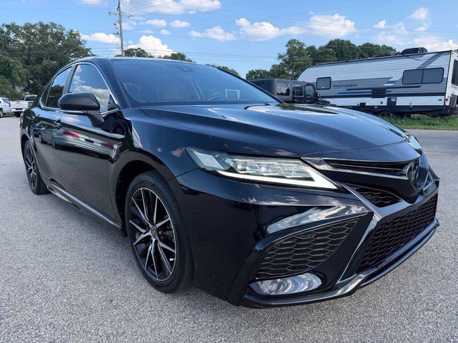 Toyota Camry      2023