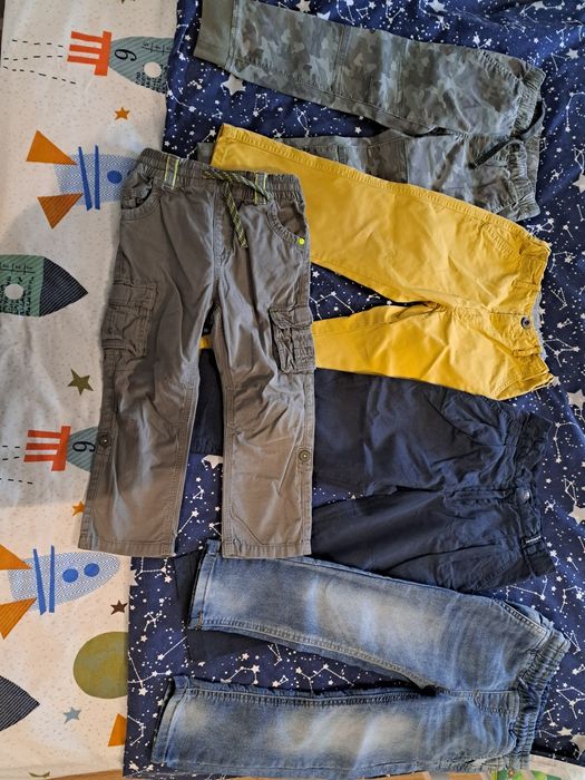 Spodnie chłopięce na 3-4 lata. Paka 12 par (3,5 zł/parę)