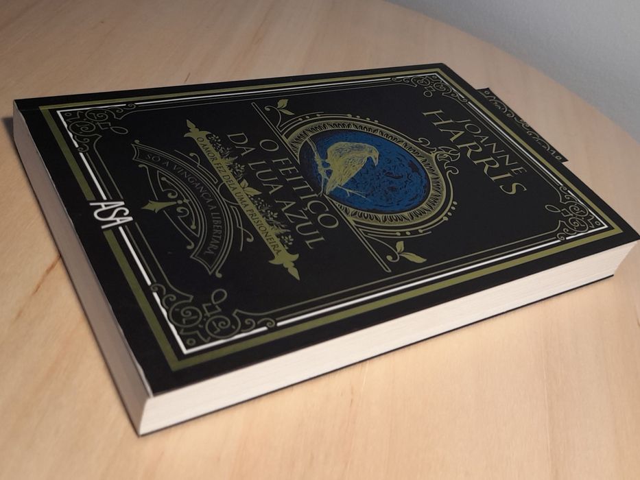 (Livro) Joanne Harris - O Feitiço da Lua Azul