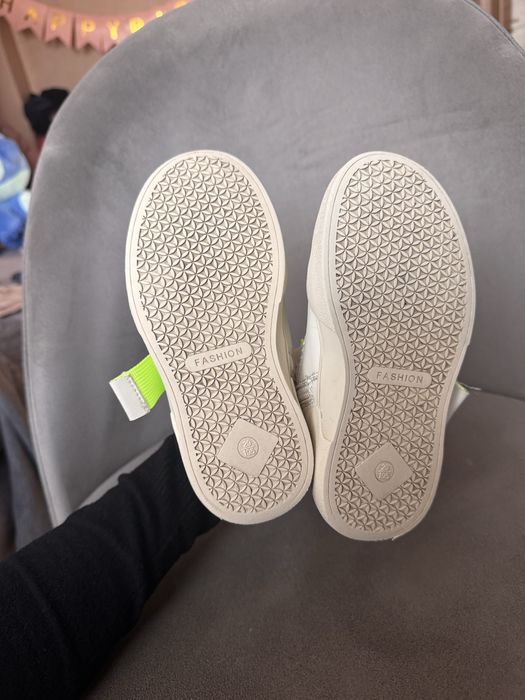 Дитячі кросівки на весну 29 розмір, устілка 18,5 см. Ботинки на весну