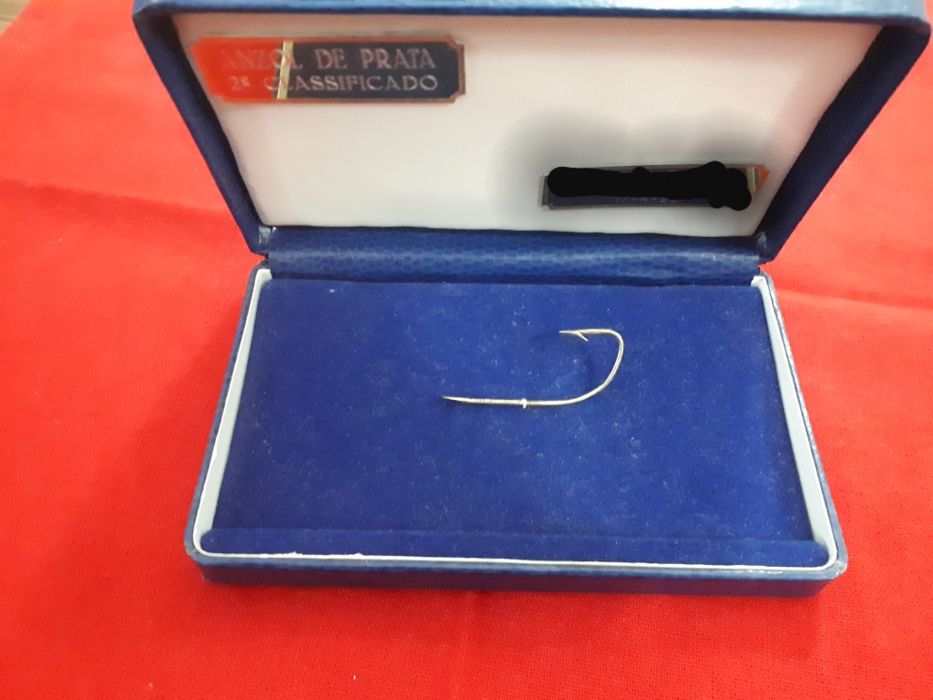 Anzol em prata com estojo