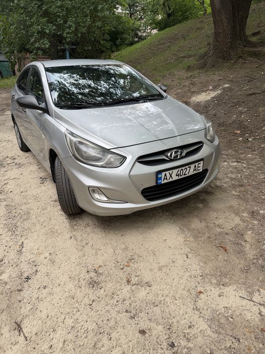 Hyundai accent 2011