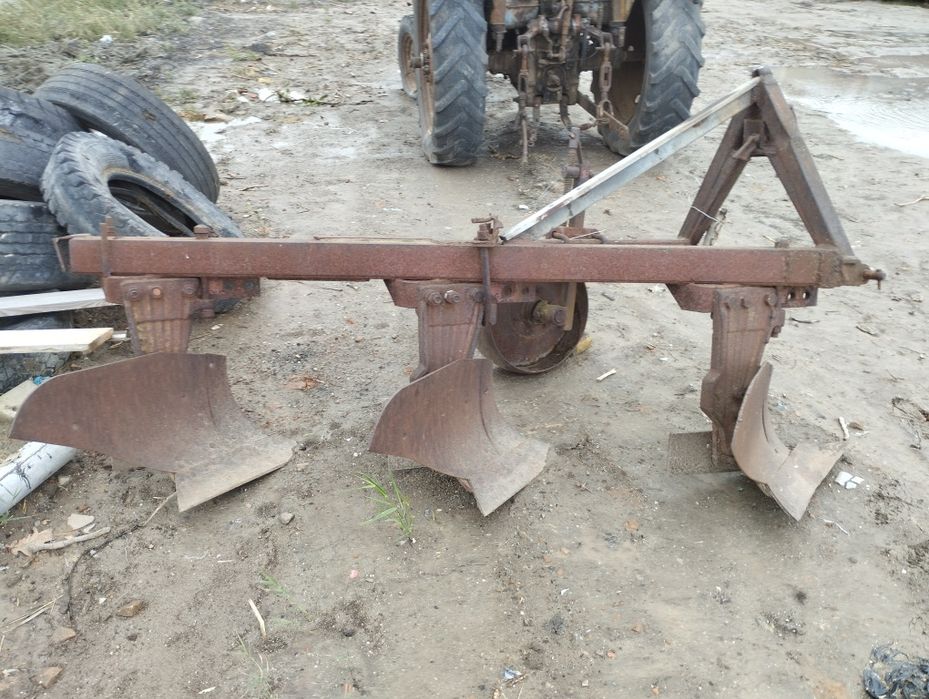 Продам плуг трёх корпусний ПЛН-3.35