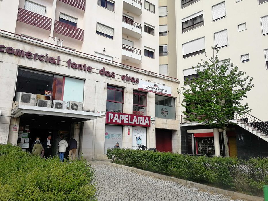 Aluga-se Garagem Box com 19m² , na Av. dos Bons Amigos - Cacém