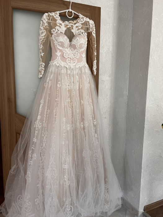 Весільна сукня