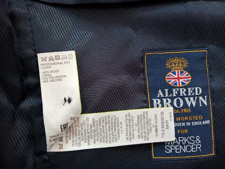 Мужской жилет новый с бирками.
Очень качественная ткань.