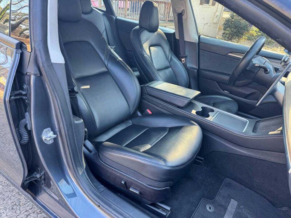 Tesla Model 3 Long Range      2022