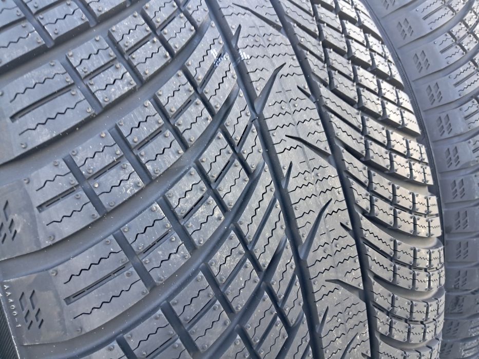 Резина зимова, НОВА, 285/45 R22 Yokohama Advan Winter V907  2025 рік