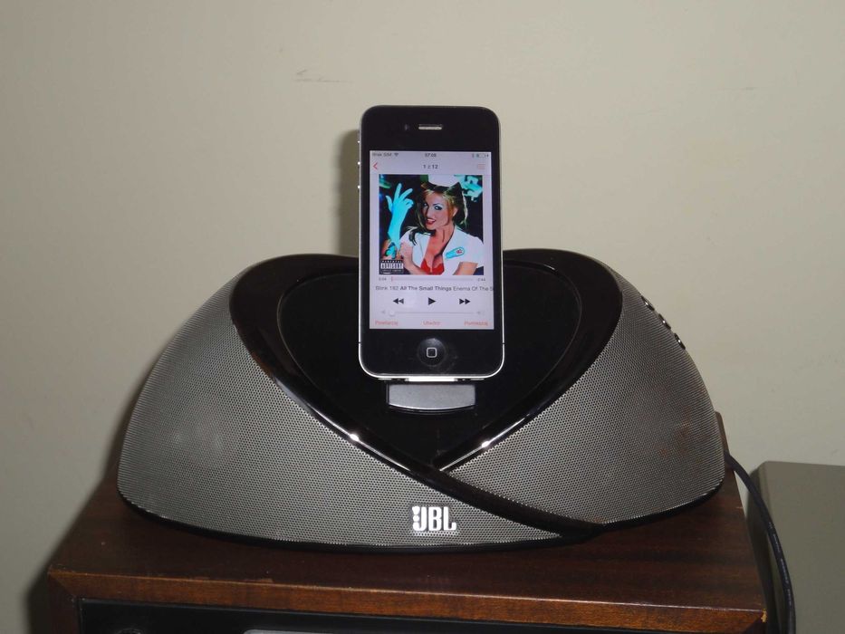 Głośnik JBL OnBeat Air + iPod 8GB
