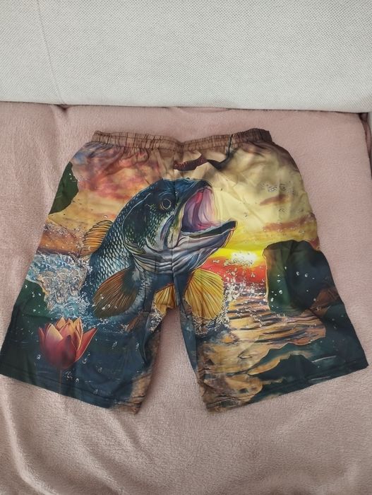 Nowe krótkie spodenki z rybą L